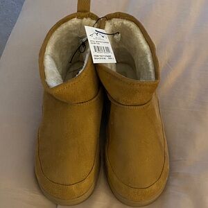 NWT Ladies Cozy Slip-On Winter Boots - Tan
